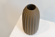 Load image into Gallery viewer, Nami Vase